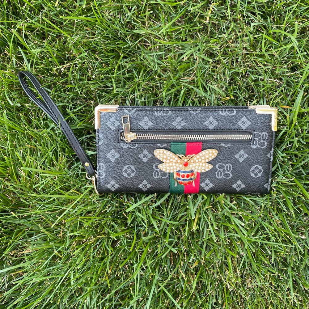 Wallet wristlet